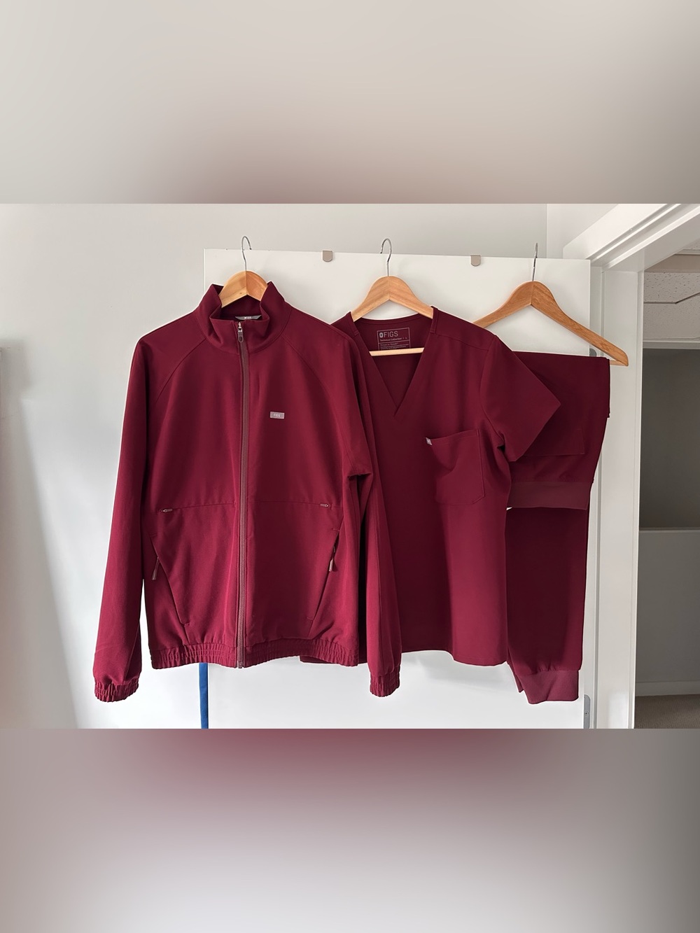 FIGS Like New Men's Burgundy Bomber Jacket M Women’s Zamora jogger set L
